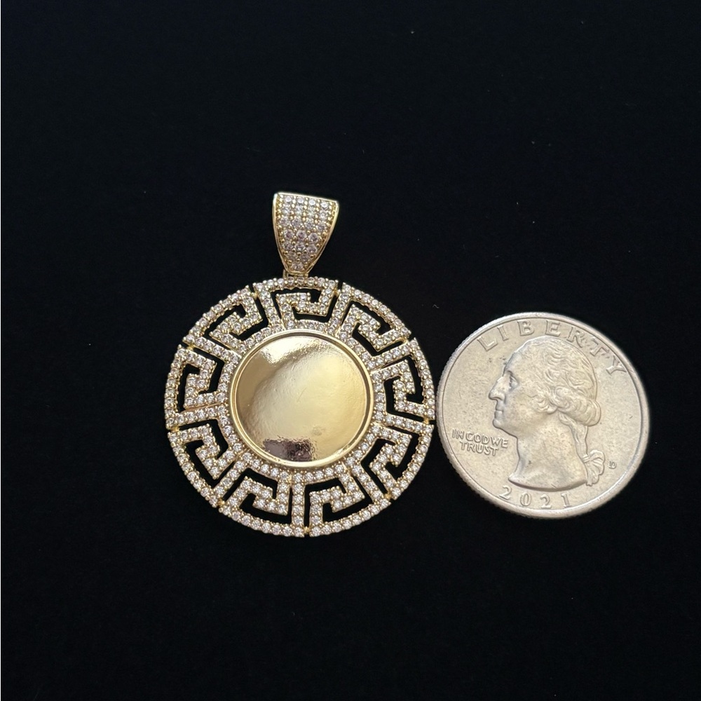 Gold plated jumbo pendant